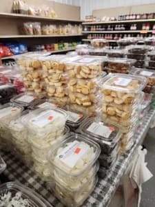 Lavern's Country Market logo