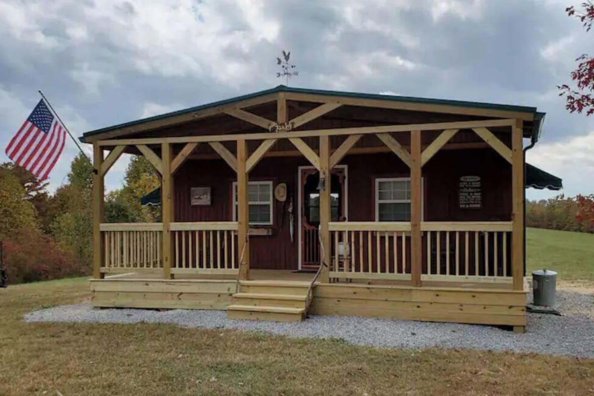 Cubby Cabin On The Mountain